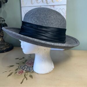 Vintage Commodore Gray Black Pleated Satin Belted Fedora Hat